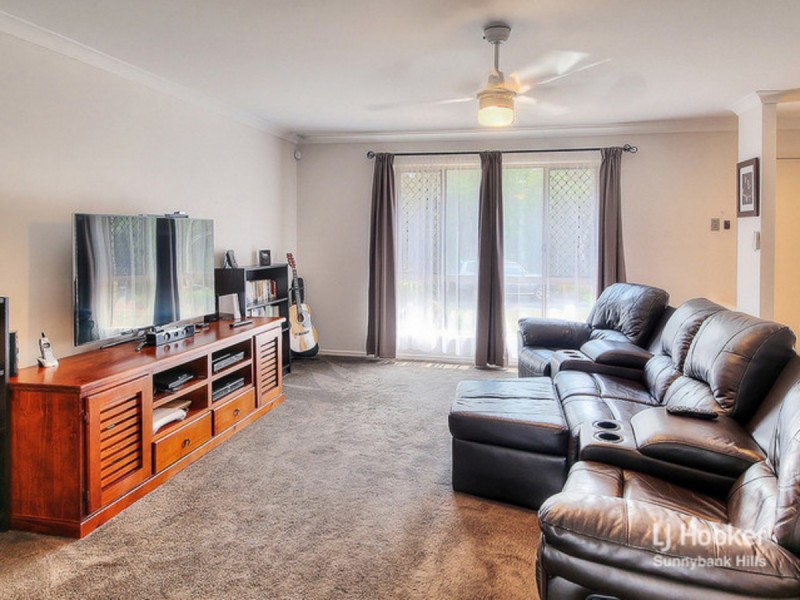 9 Innes Close, Parkinson QLD 4115