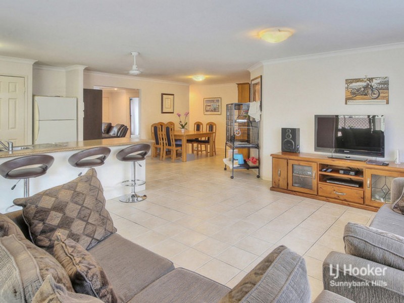 9 Innes Close, Parkinson QLD 4115