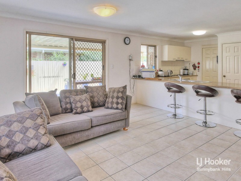 9 Innes Close, Parkinson QLD 4115