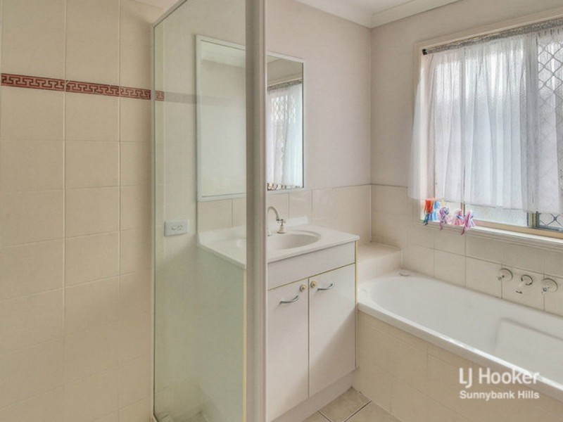 9 Innes Close, Parkinson QLD 4115