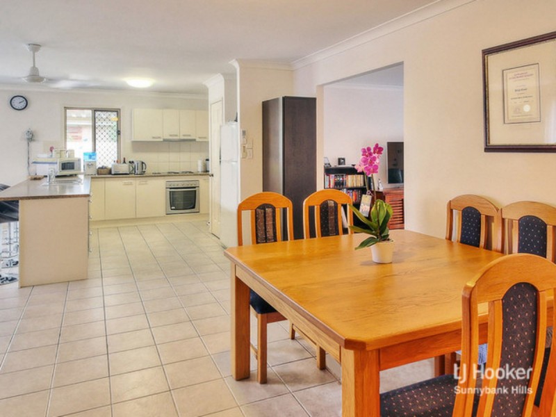 9 Innes Close, Parkinson QLD 4115