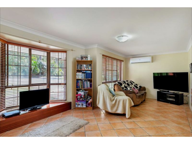10 Endeavour Court, Park Ridge QLD 4125
