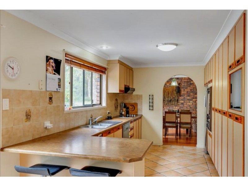 10 Endeavour Court, Park Ridge QLD 4125