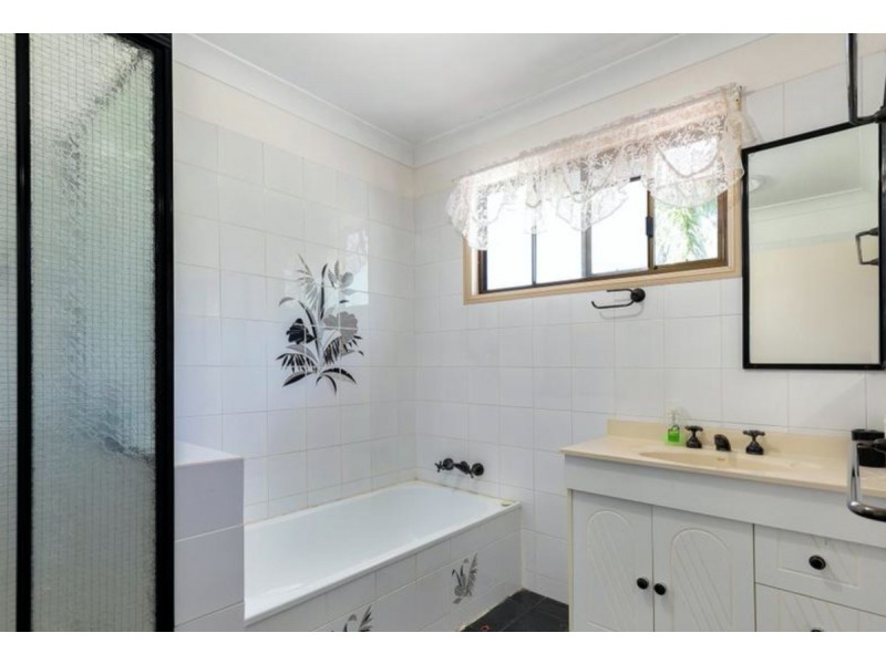 10 Endeavour Court, Park Ridge QLD 4125