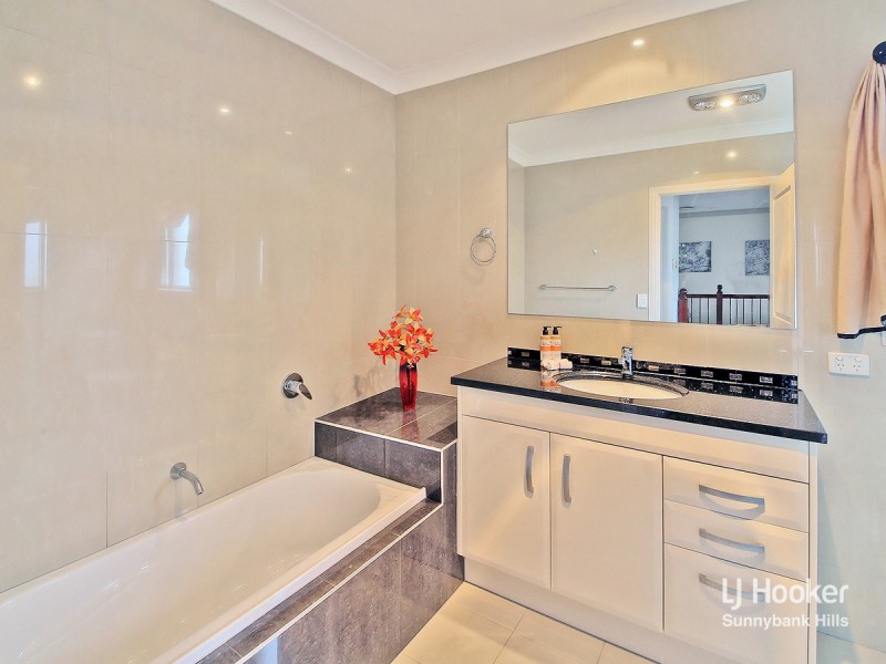 64 Alfred Circuit, Calamvale QLD 4116