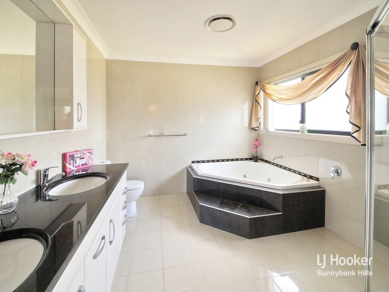 64 Alfred Circuit, Calamvale QLD 4116