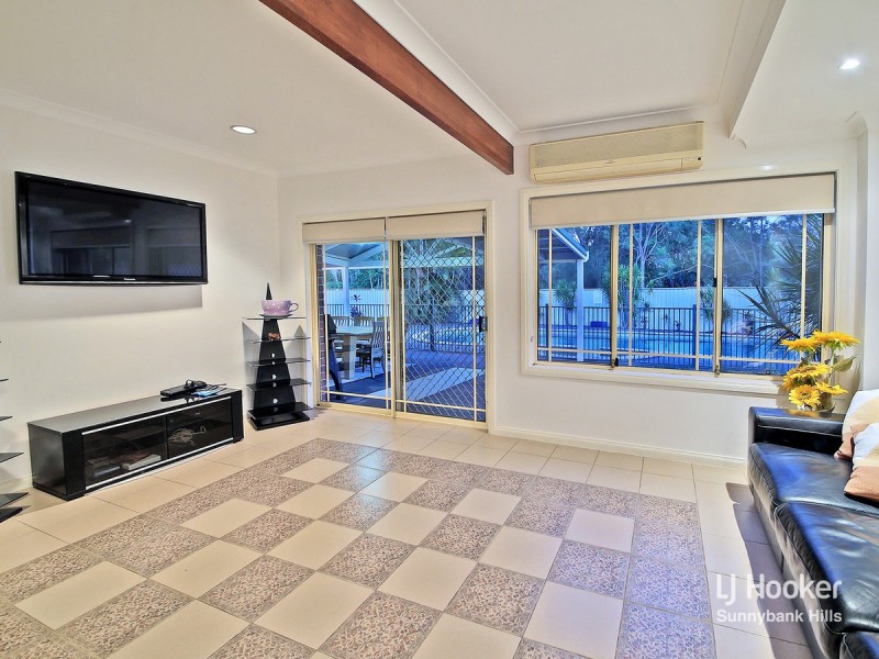 17 Cottonwood Crescent, Calamvale QLD 4116