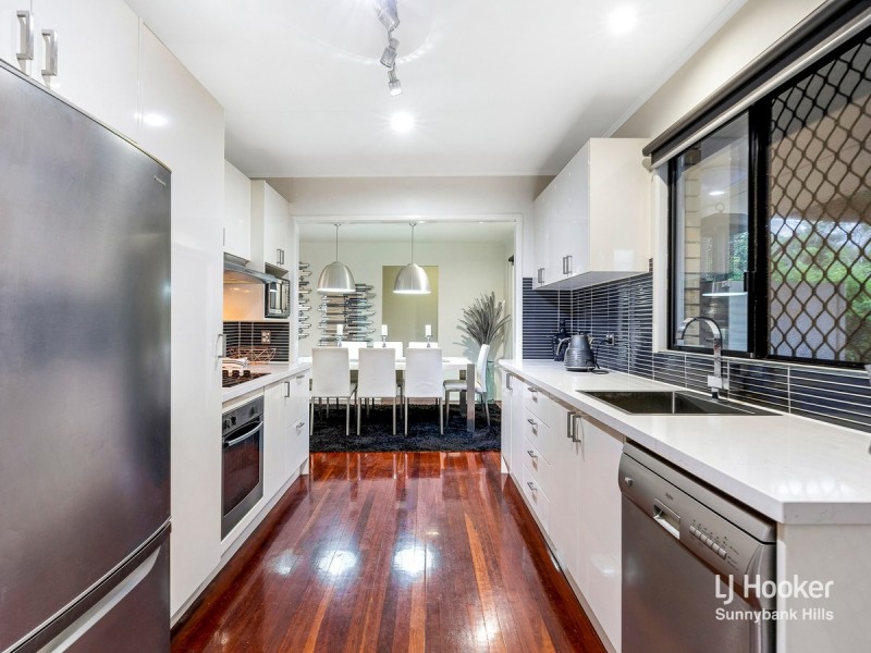 11 Akora Street, Macgregor QLD 4109