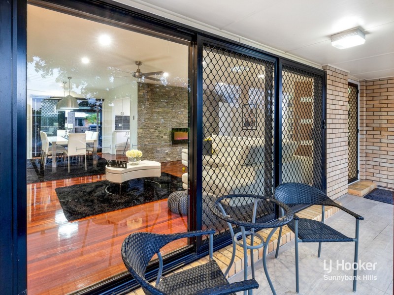 11 Akora Street, Macgregor QLD 4109