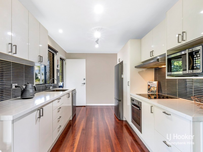 11 Akora Street, Macgregor QLD 4109