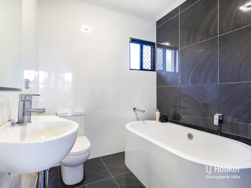 11 Akora Street, Macgregor QLD 4109