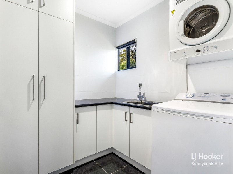 11 Akora Street, Macgregor QLD 4109