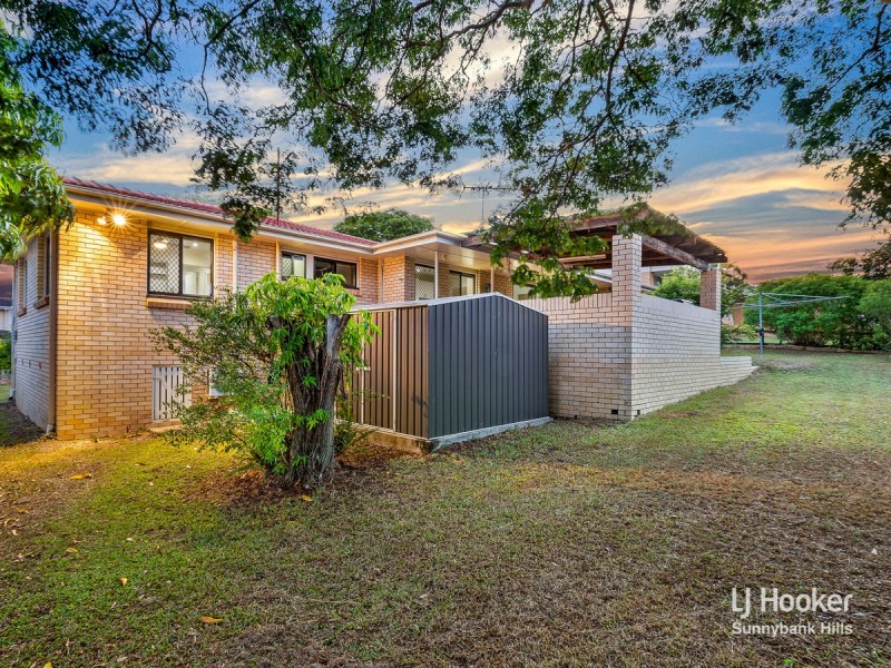 11 Akora Street, Macgregor QLD 4109