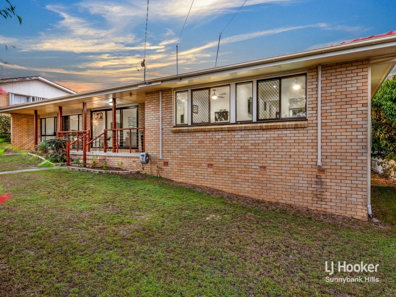 11 Akora Street, Macgregor QLD 4109