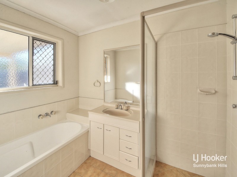 27 Rookwood Avenue, Coopers Plains QLD 4108