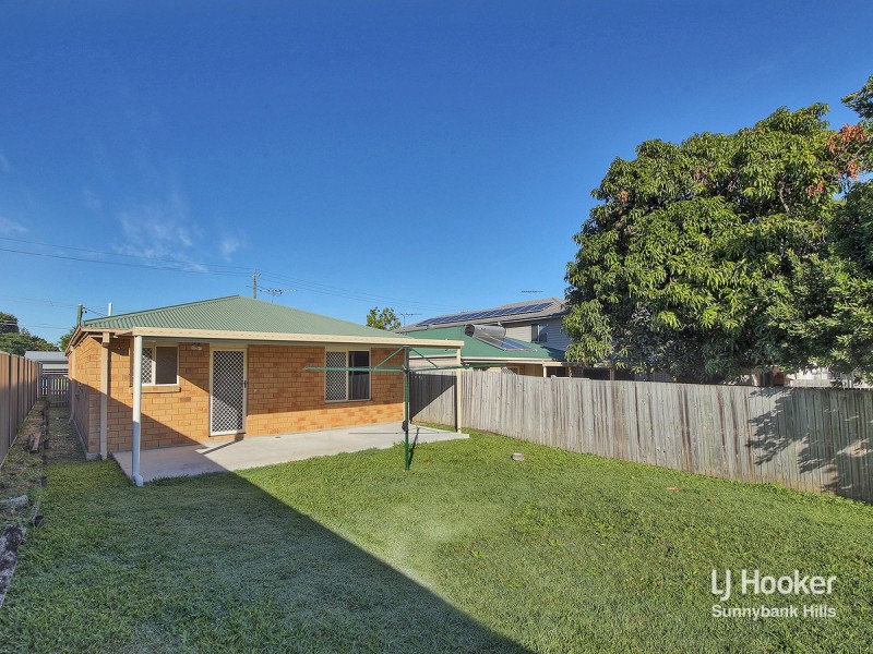 27 Rookwood Avenue, Coopers Plains QLD 4108