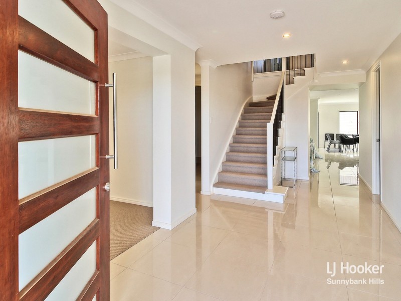 57 Ridgeview Street, Carindale QLD 4152