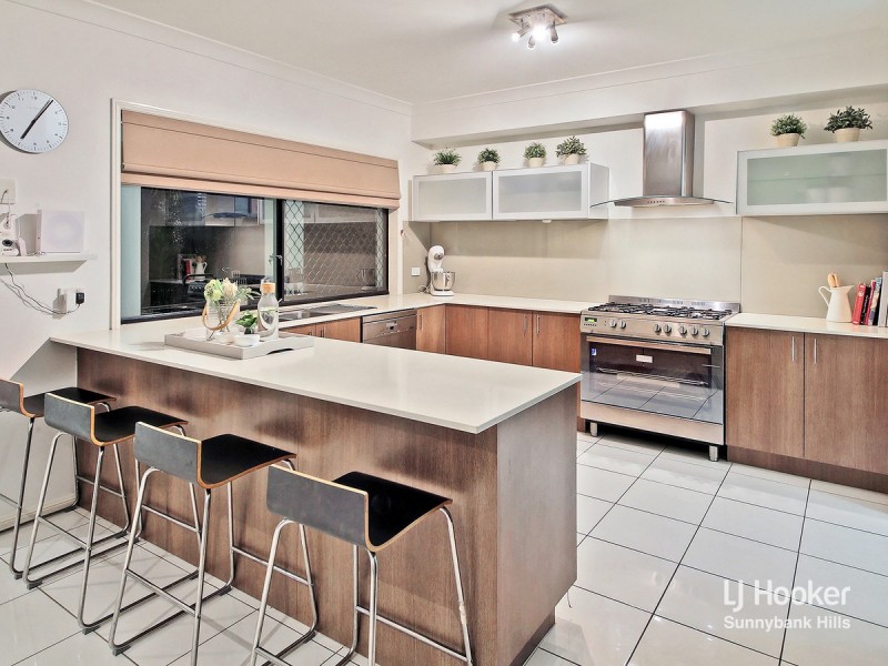 17 Manor Street, Eight Mile Plains QLD 4113