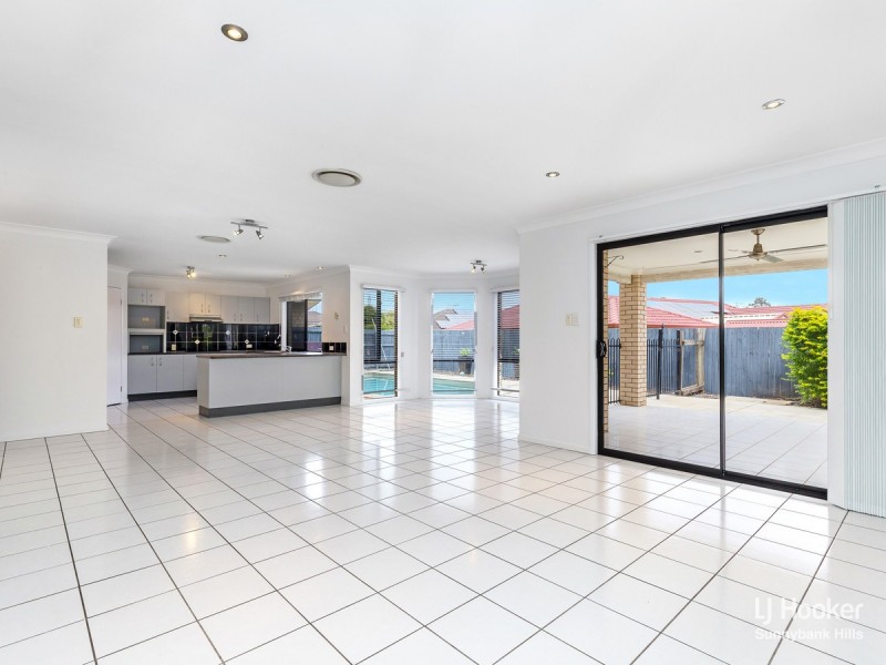 27 Finke Close, Parkinson QLD 4115