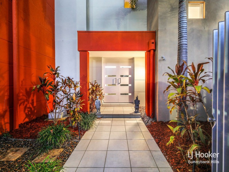 6108 Lugano Drive, Hope Island QLD 4212