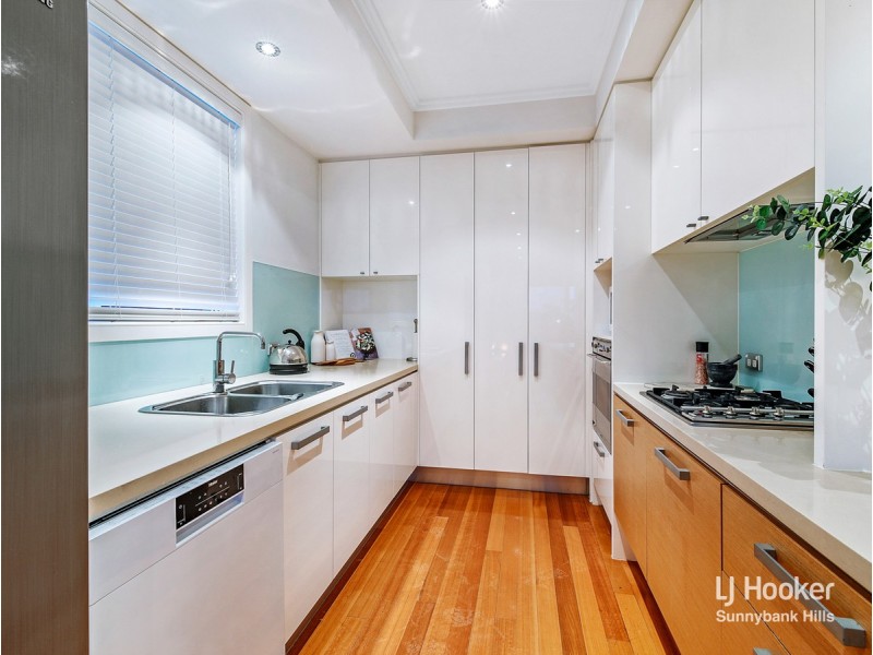 6108 Lugano Drive, Hope Island QLD 4212