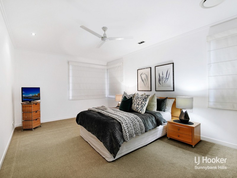 6108 Lugano Drive, Hope Island QLD 4212