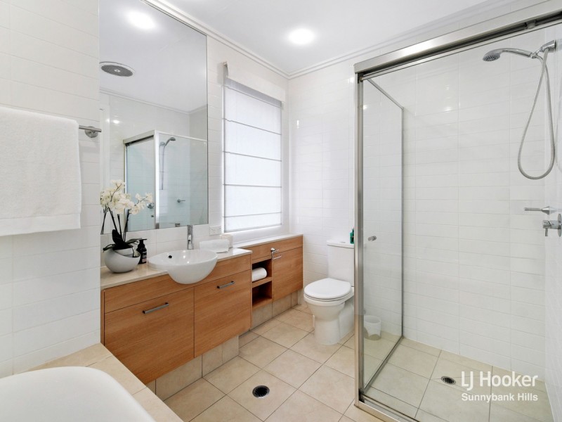 6108 Lugano Drive, Hope Island QLD 4212