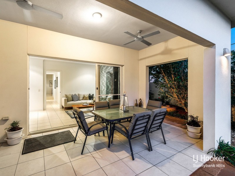 6108 Lugano Drive, Hope Island QLD 4212