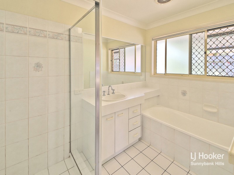 10 Stuart Place, Eight Mile Plains QLD 4113