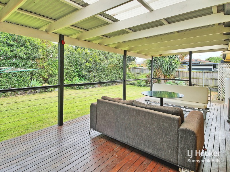 12 Bedser Street, Macgregor QLD 4109
