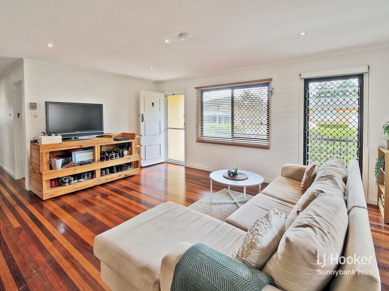 12 Bedser Street, Macgregor QLD 4109