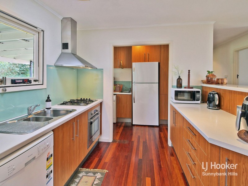 12 Bedser Street, Macgregor QLD 4109