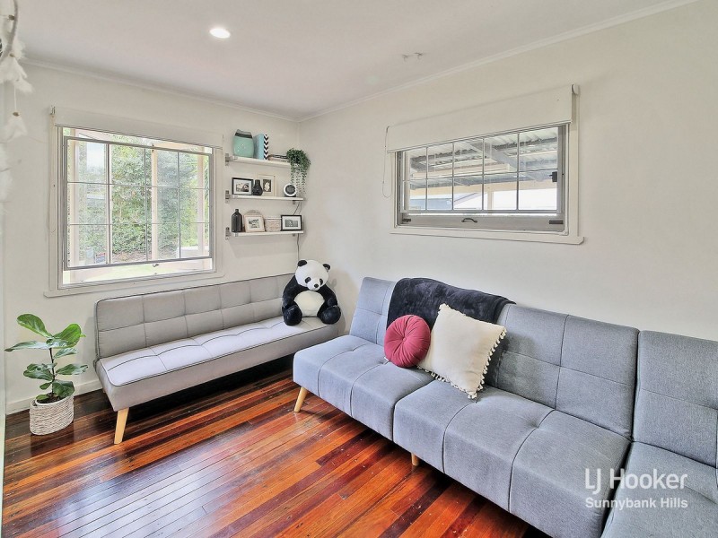 12 Bedser Street, Macgregor QLD 4109