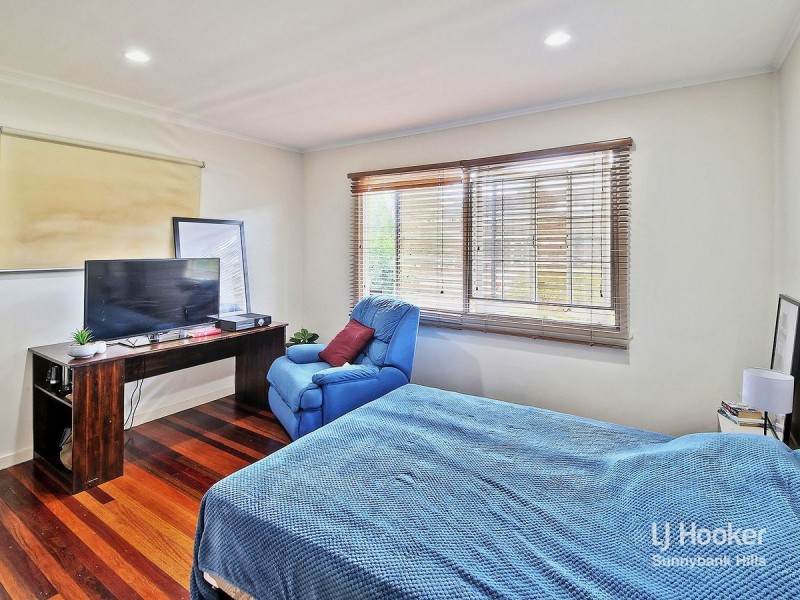 12 Bedser Street, Macgregor QLD 4109