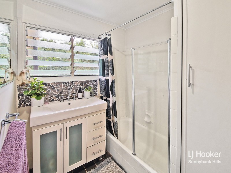 12 Bedser Street, Macgregor QLD 4109