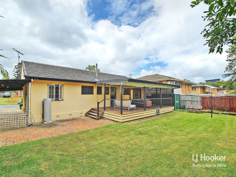 12 Bedser Street, Macgregor QLD 4109