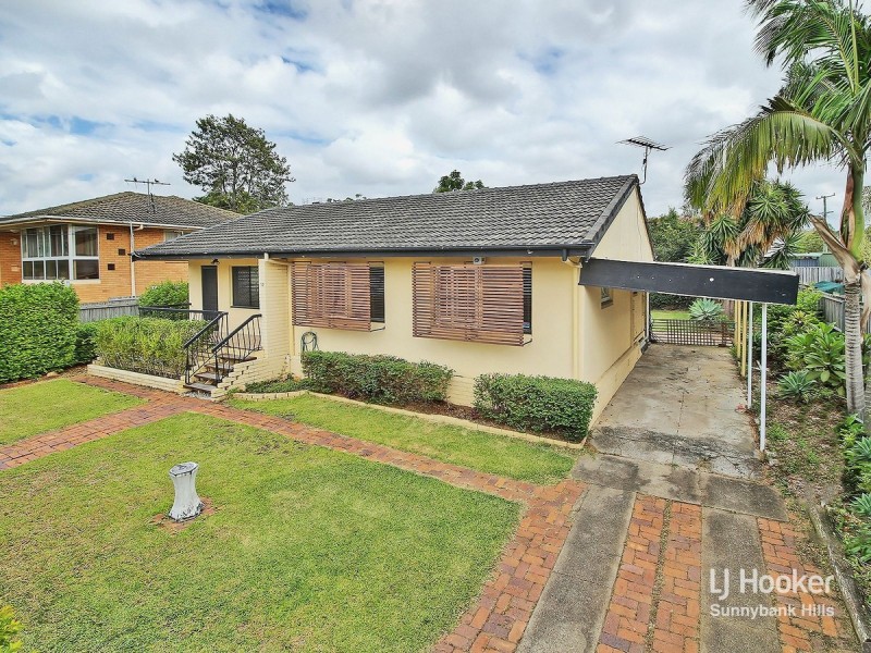 12 Bedser Street, Macgregor QLD 4109