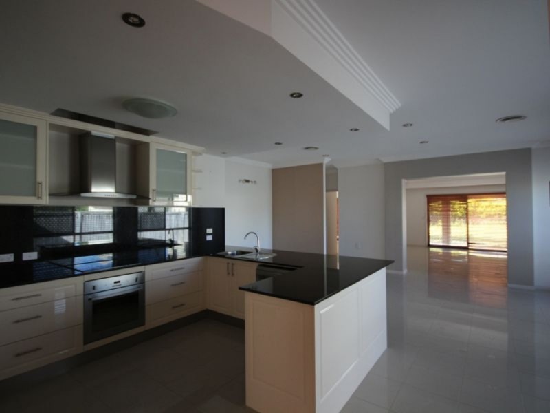 16 Elm Court, Stretton QLD 4116