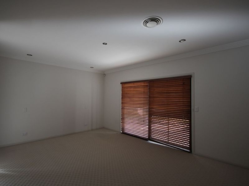16 Elm Court, Stretton QLD 4116