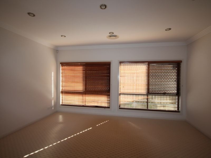 16 Elm Court, Stretton QLD 4116