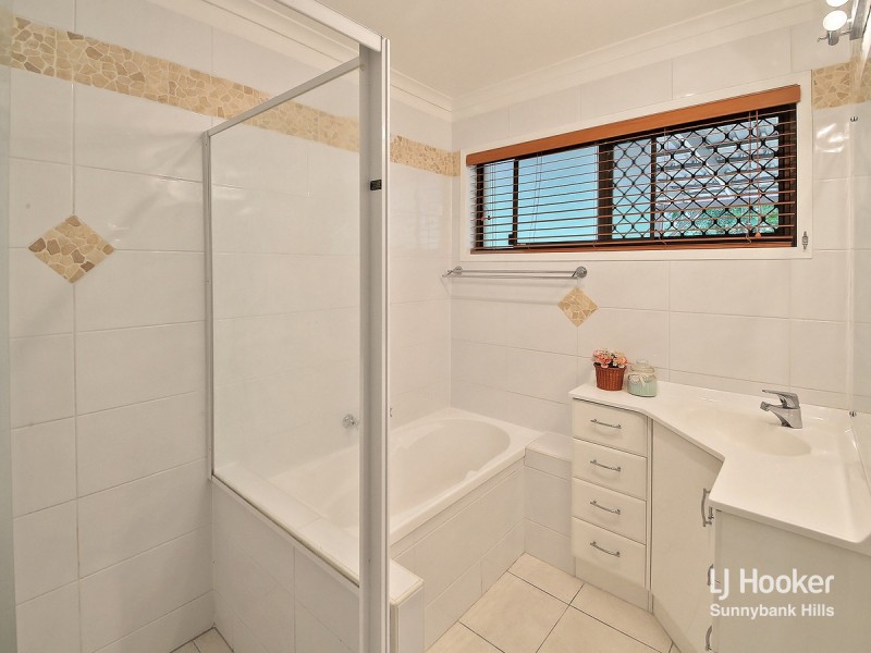 4 Raffin Crescent, Calamvale QLD 4116