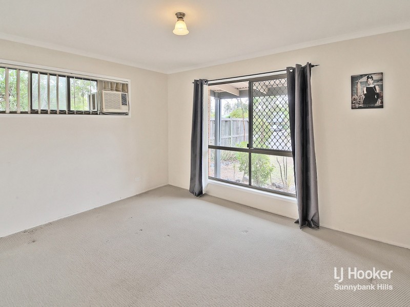 4 Raffin Crescent, Calamvale QLD 4116