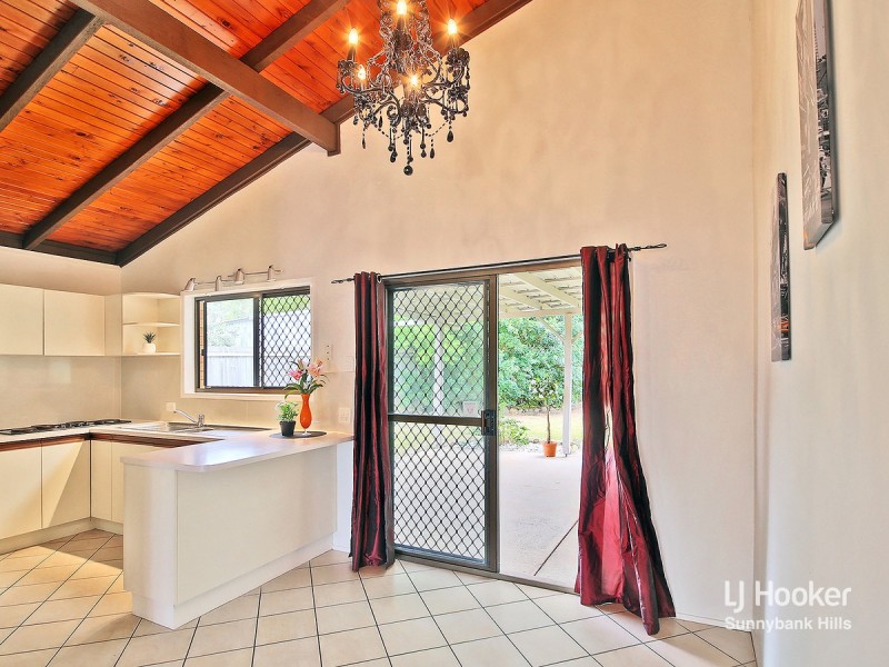 4 Raffin Crescent, Calamvale QLD 4116