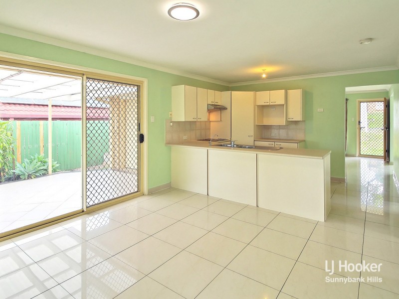 16 Robinson Crescent, Runcorn QLD 4113