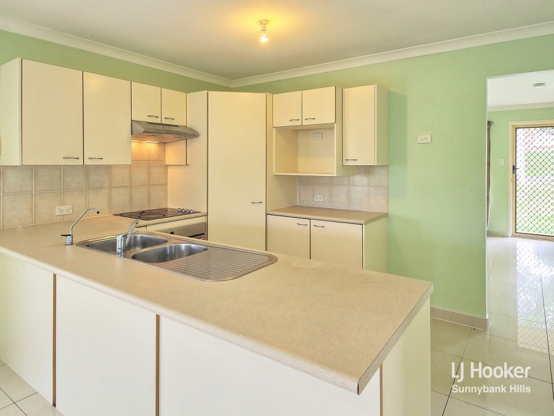 16 Robinson Crescent, Runcorn QLD 4113