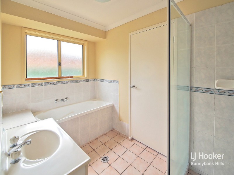 16 Robinson Crescent, Runcorn QLD 4113