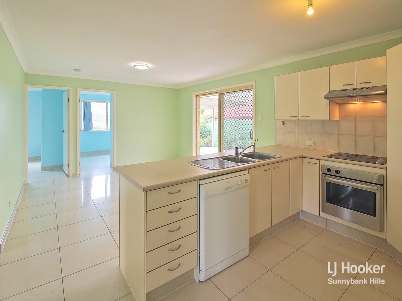 16 Robinson Crescent, Runcorn QLD 4113