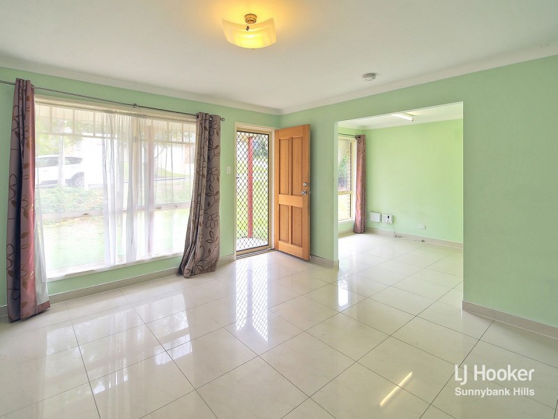 16 Robinson Crescent, Runcorn QLD 4113