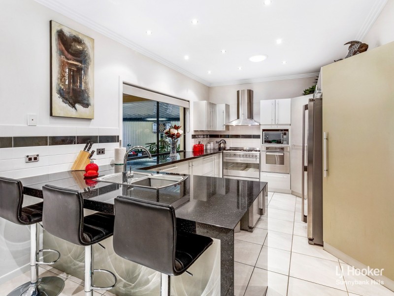 98 Woodlark Crescent, Parkinson QLD 4115