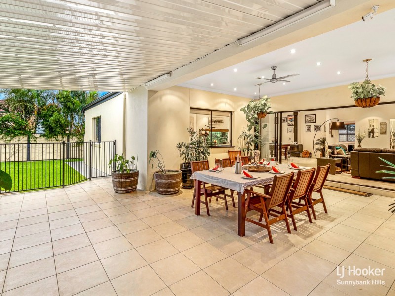 98 Woodlark Crescent, Parkinson QLD 4115